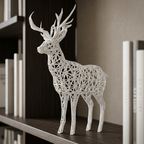 Sculpture de cerf blanc dans une bibliothèque
